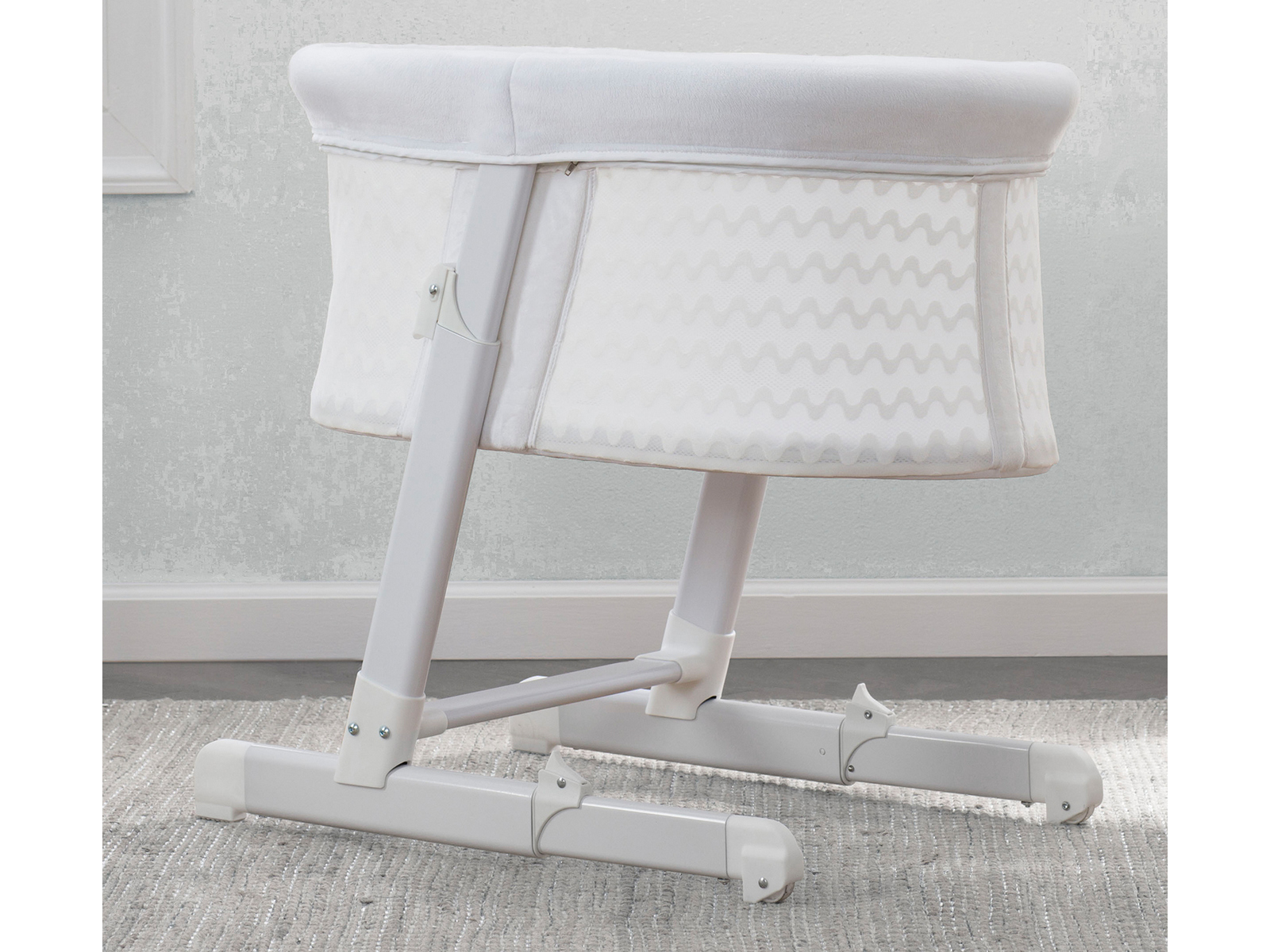 Simmons Kids Sleeper Bassinet | Oval City | White