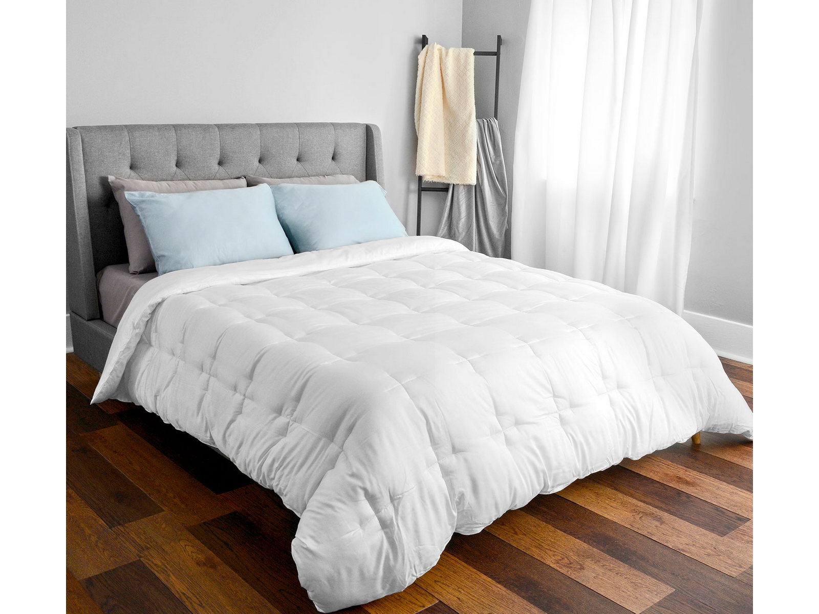 V000254834 Sealy Twin Soft & Fluffy Comforter | White sku V000254834
