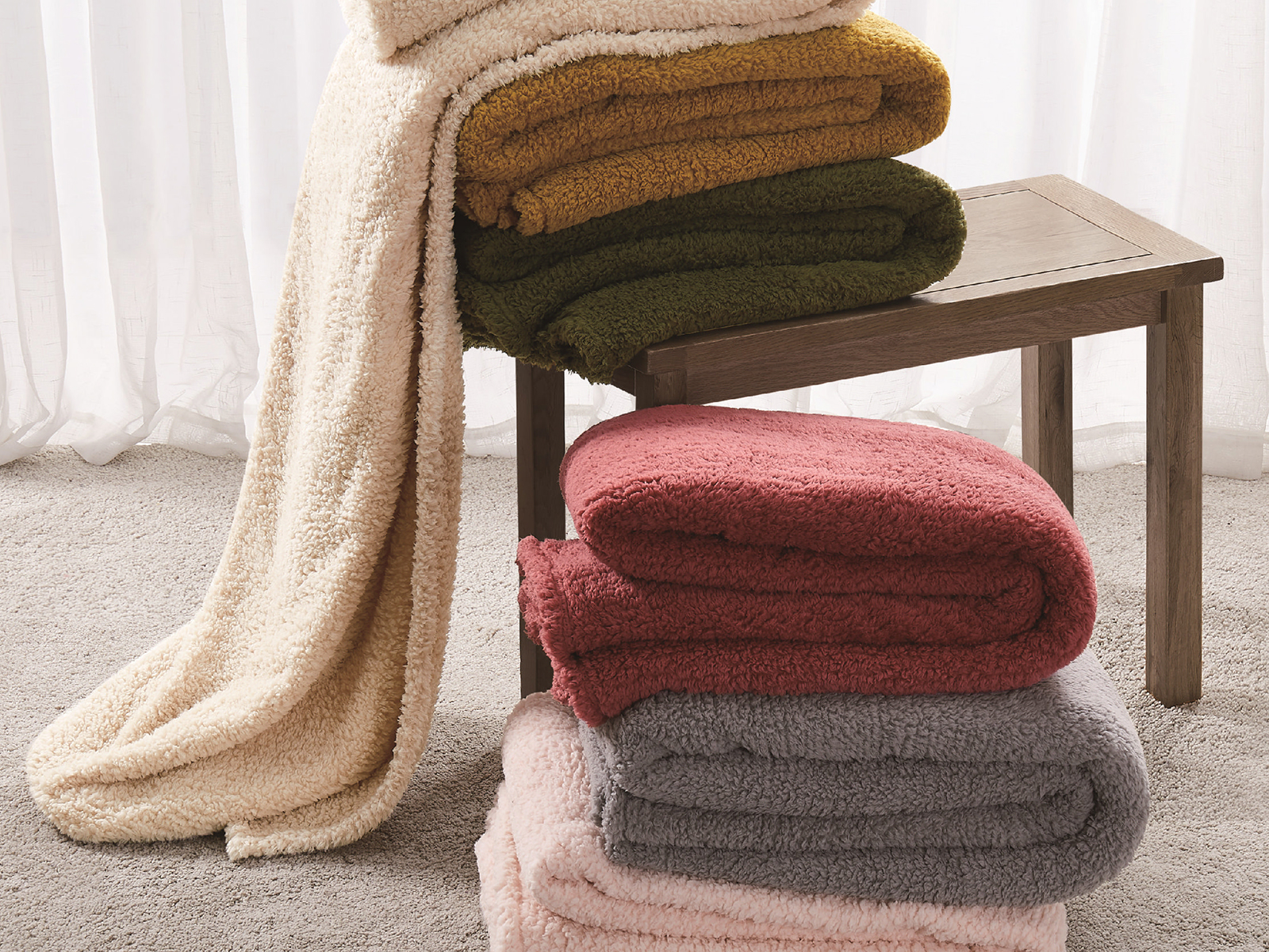 V000259598 Brooklyn Loom Marshmallow Sherpa Throw | Blush sku V000259598