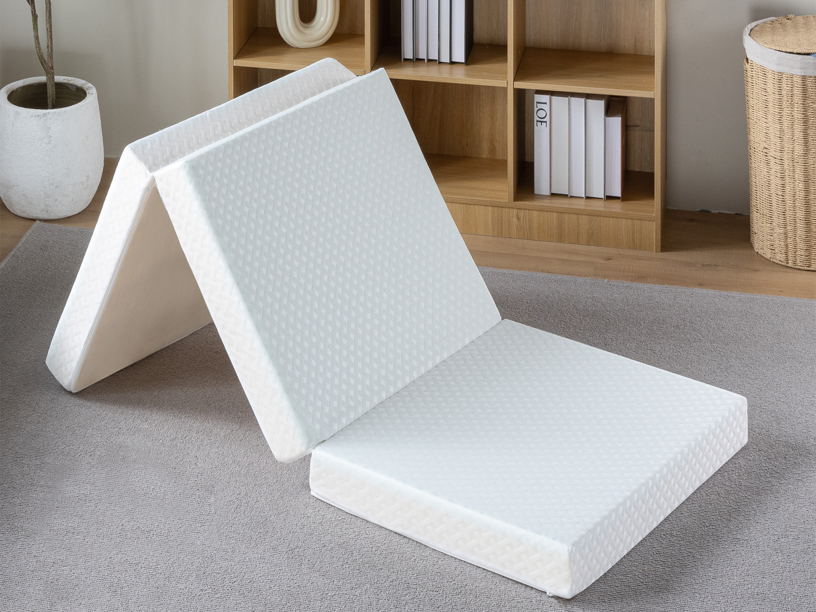 4" Traditional Tri-Fold Mattress