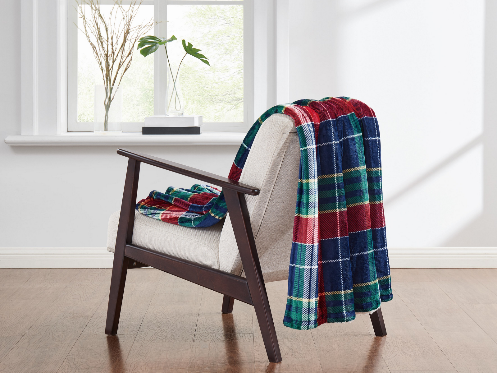 Truly Soft Cuddle Warmth Ivan Plaid Throw