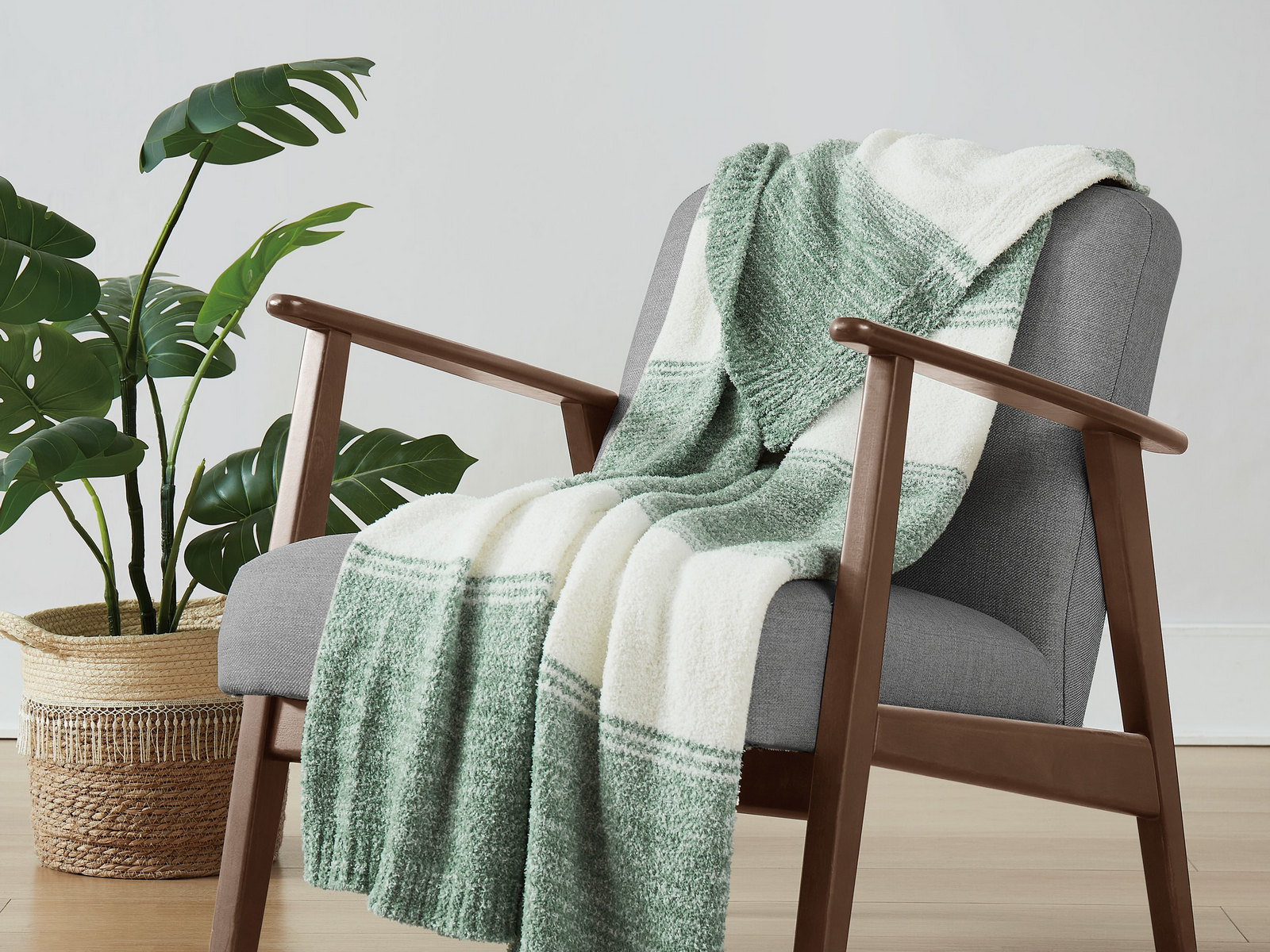 Brooklyn Loom Feathered Ombre Throw Blanket, Green