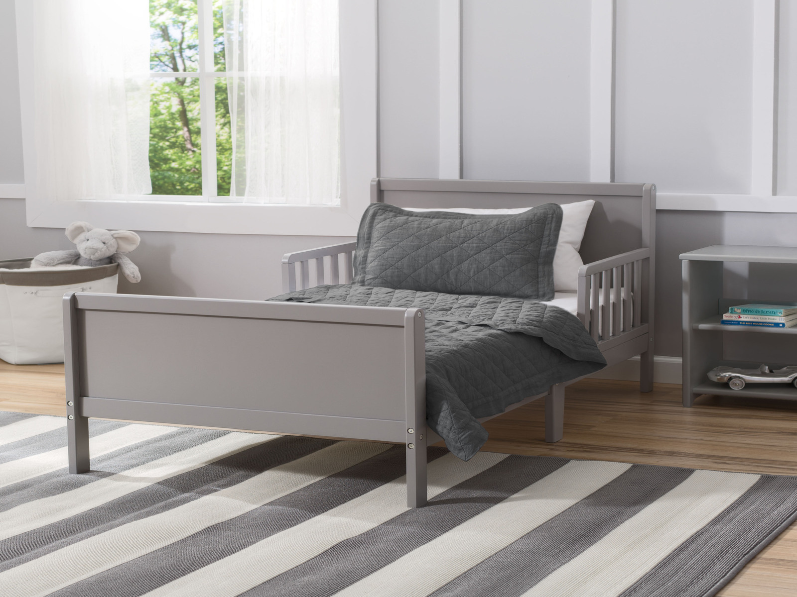 Fancy Wood Toddler Bed by Delta Children