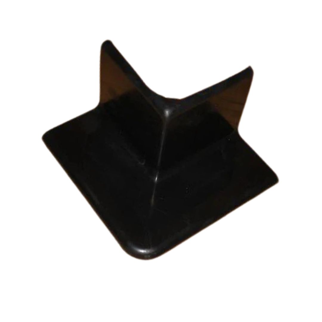 Vented Cove Base Black Outside Corner