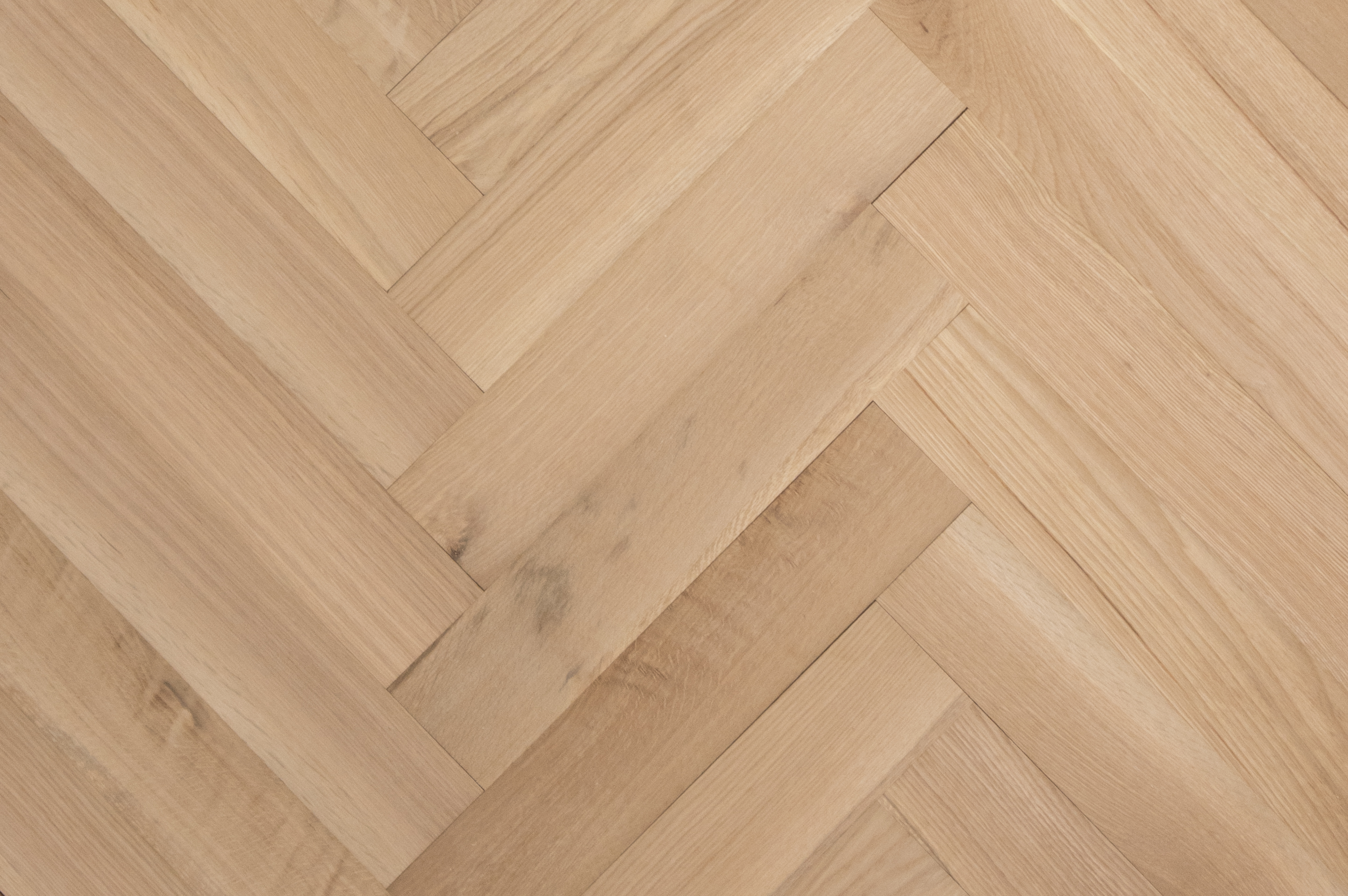 Teckton 4"x20" WO RQ NATURAL Herringbone 4.5mm wear