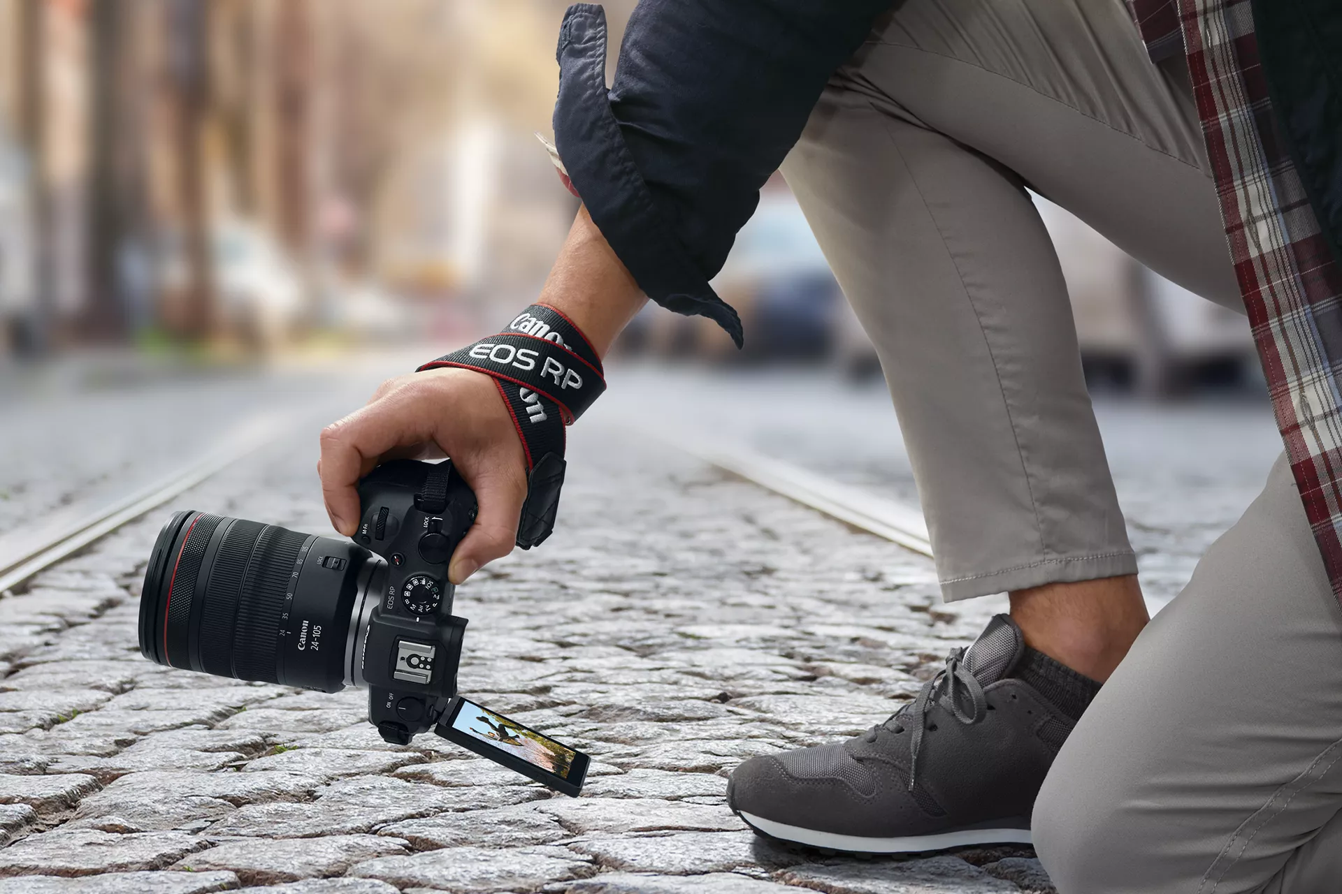 Canon EOS RP with RF 24-105mm IS STM Lens | Henry's