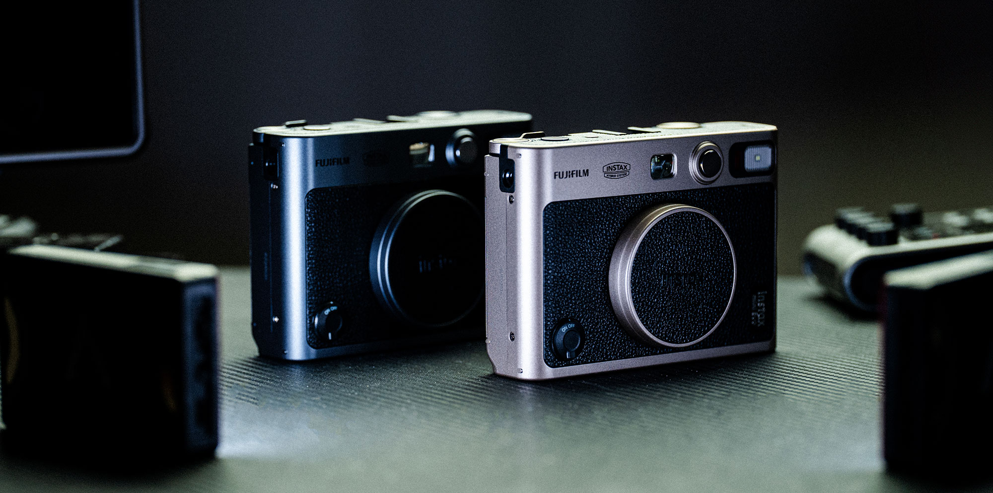 Fujifilm instax mini Evo シルバー FUJIFILM INSTAX MINI Evo 90th Anniversary Bundle Silver