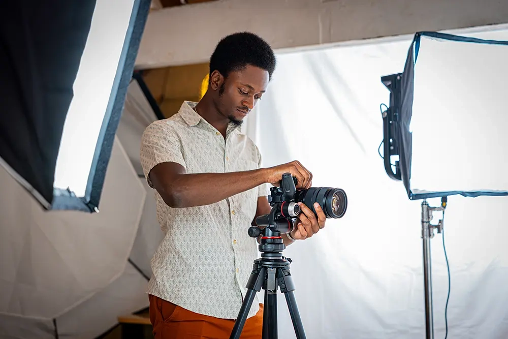 Manfrotto ONE Hybrid Tripod - Lifestyle Image