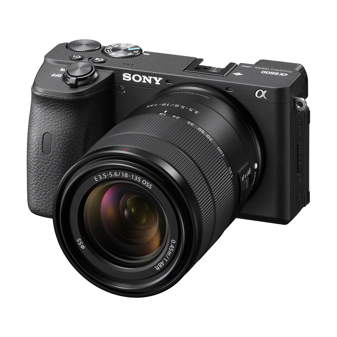 Sony Alpha A6600 with 18-135mm Lens