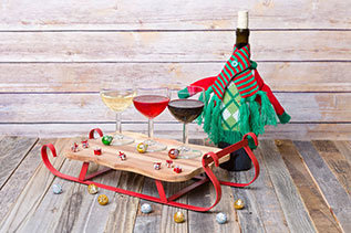 Small sleigh with glasses of wine