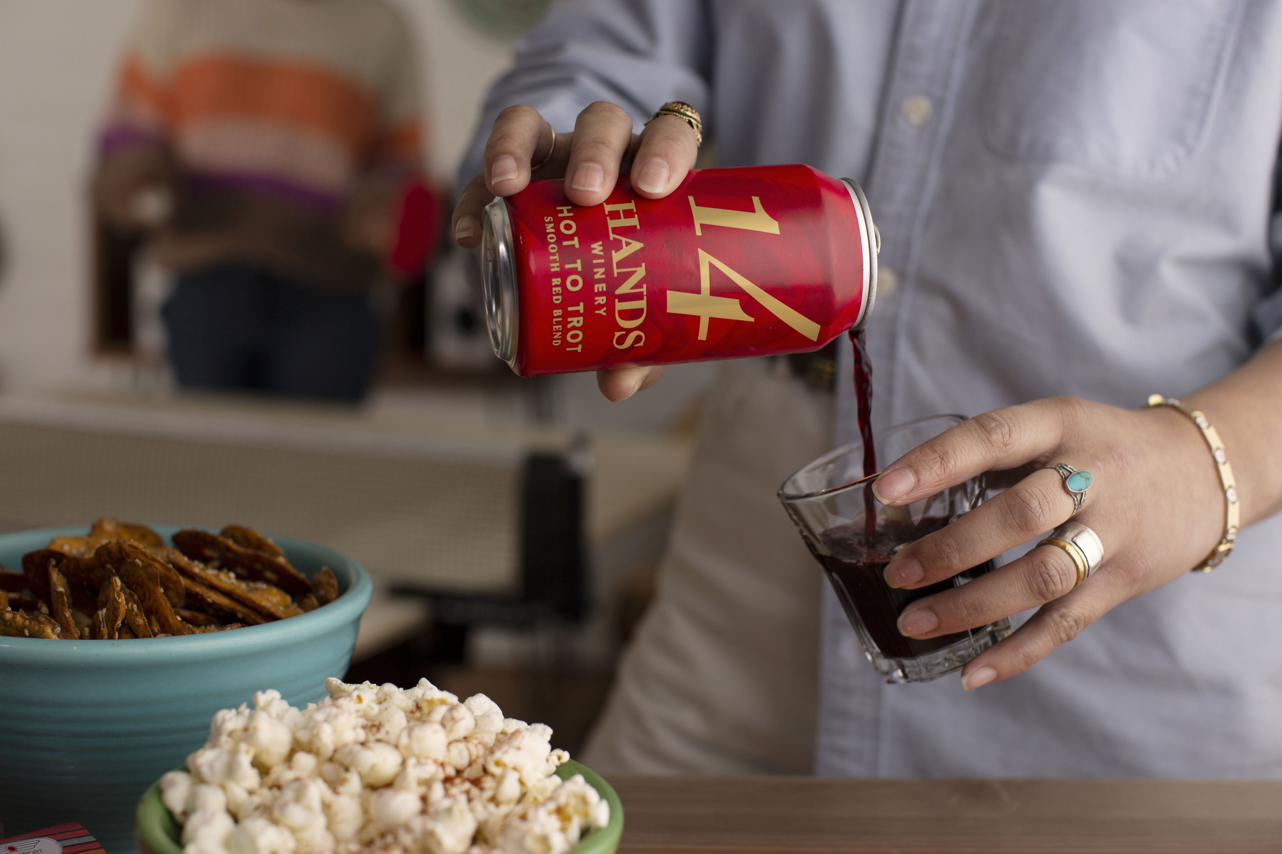 Can of Hot to Trot being poured into a glass