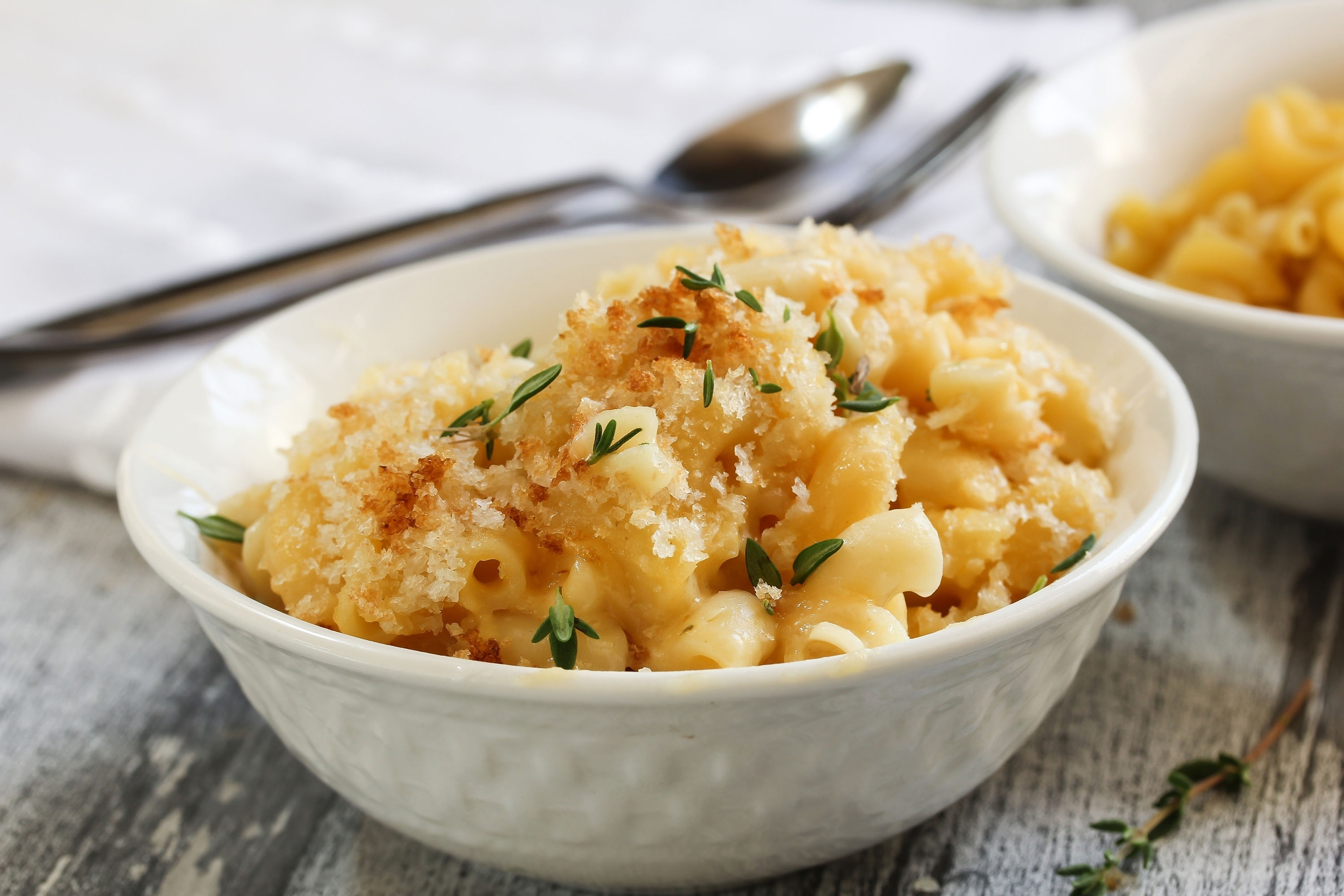 A mouth-watering bowl of Mac n' Cheese, featuring a blend of smoked gouda and aged cheddar cheese topped with crispy breadcrumbs. Best paired with Columbia Crest Grand Estates Chardonnay White Wine