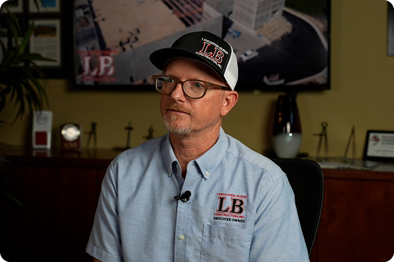 Entretien avec un client dans un bureau