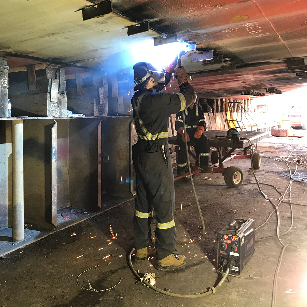 LN25X  CrossLinc Wire Feeder.